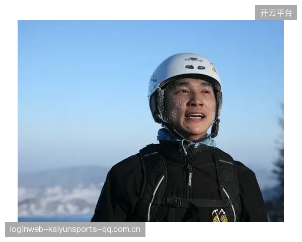 登山越野赛选手极速下坡一骑绝尘